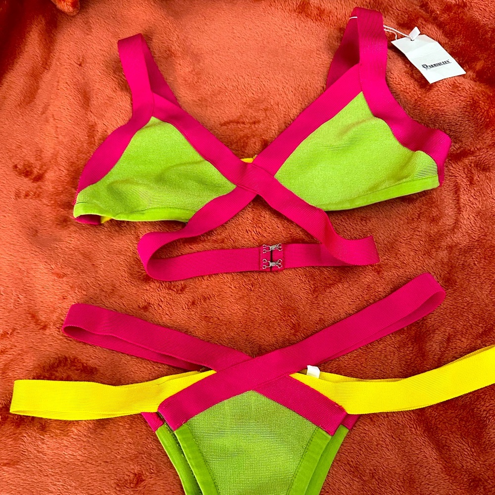 Strappy ARMIQUEEN swimsuit bikini set